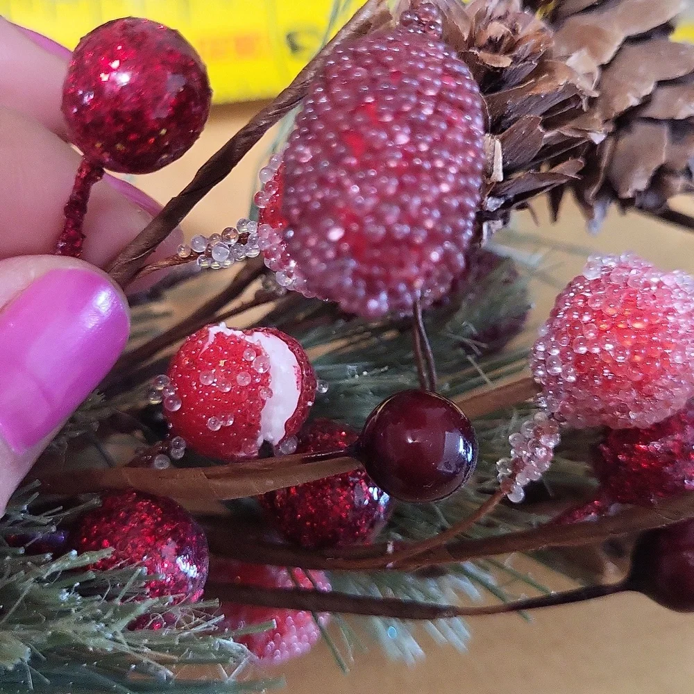Christmas Decorations Small Individual Wreaths w Pinecones & Glitter